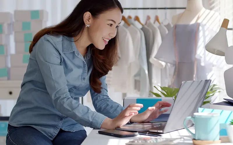 Selling fashion clothing online shop store