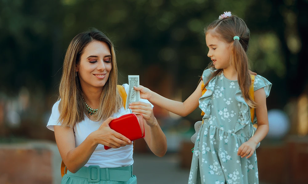 mother teaching child about money