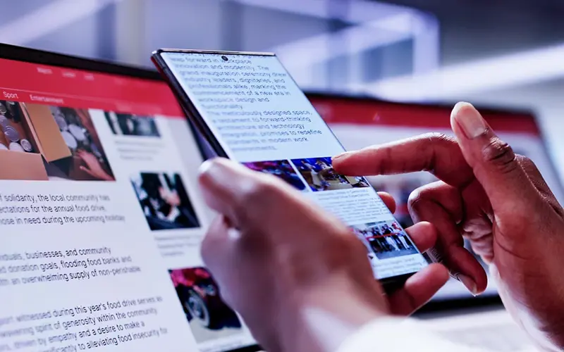 Devices showing news articles