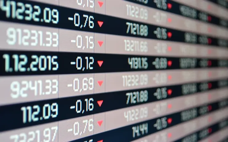 monitor showing stocks falling